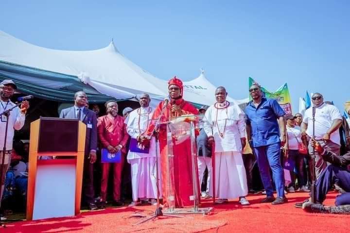 a Delta State traditional ruler making a speech