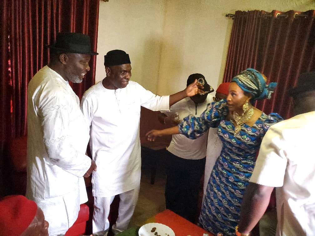 Chief Tony Amechi exchanging pleasantries with a woman